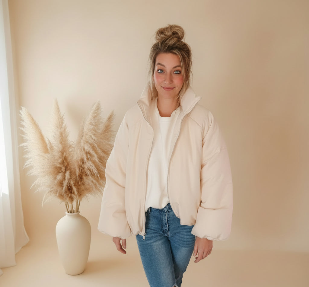 Oversize Ballonjacke für Damen in Creme mit Stehkragen, Frontansicht