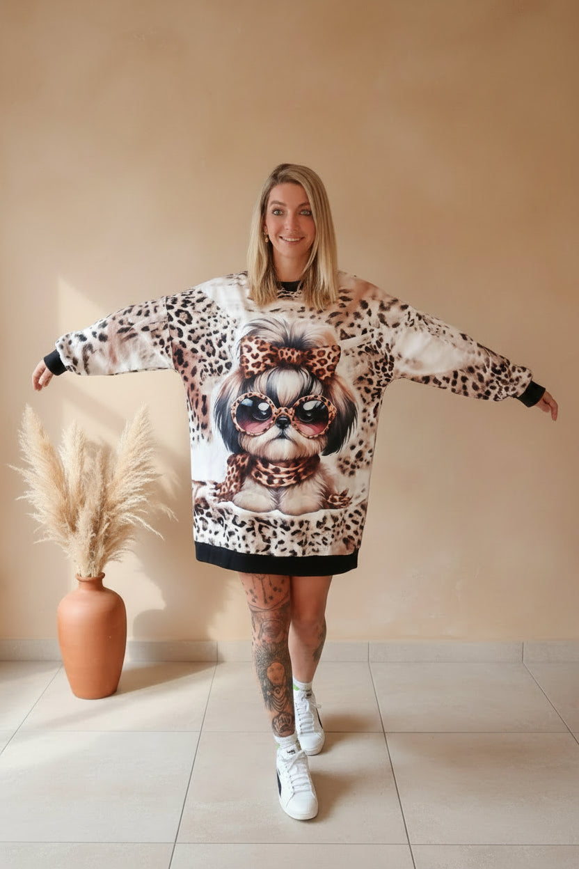 Modischer Oversize-Pullover mit Leopardenmuster und niedlichem Hundemotiv für Boho-Luxe Styles.