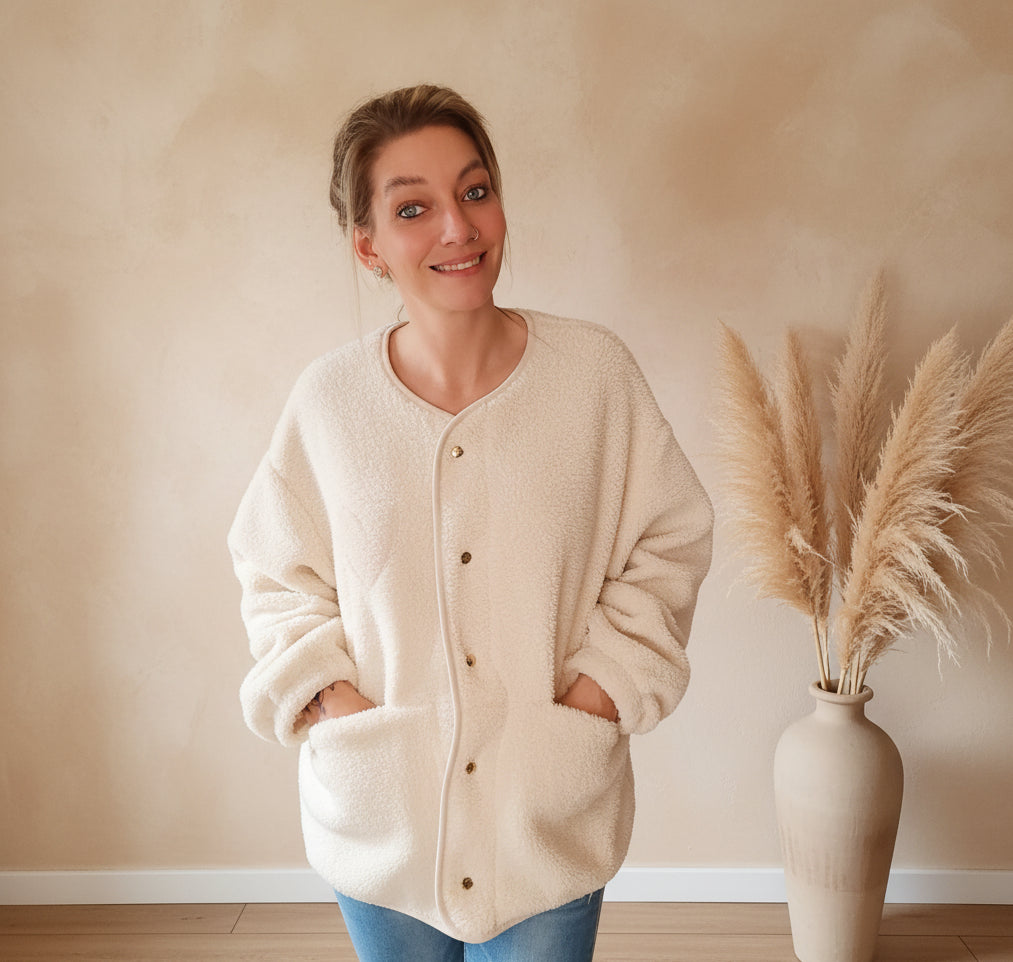 Teddyjacke Damen Weiß – Styling Shot Boho Interieur