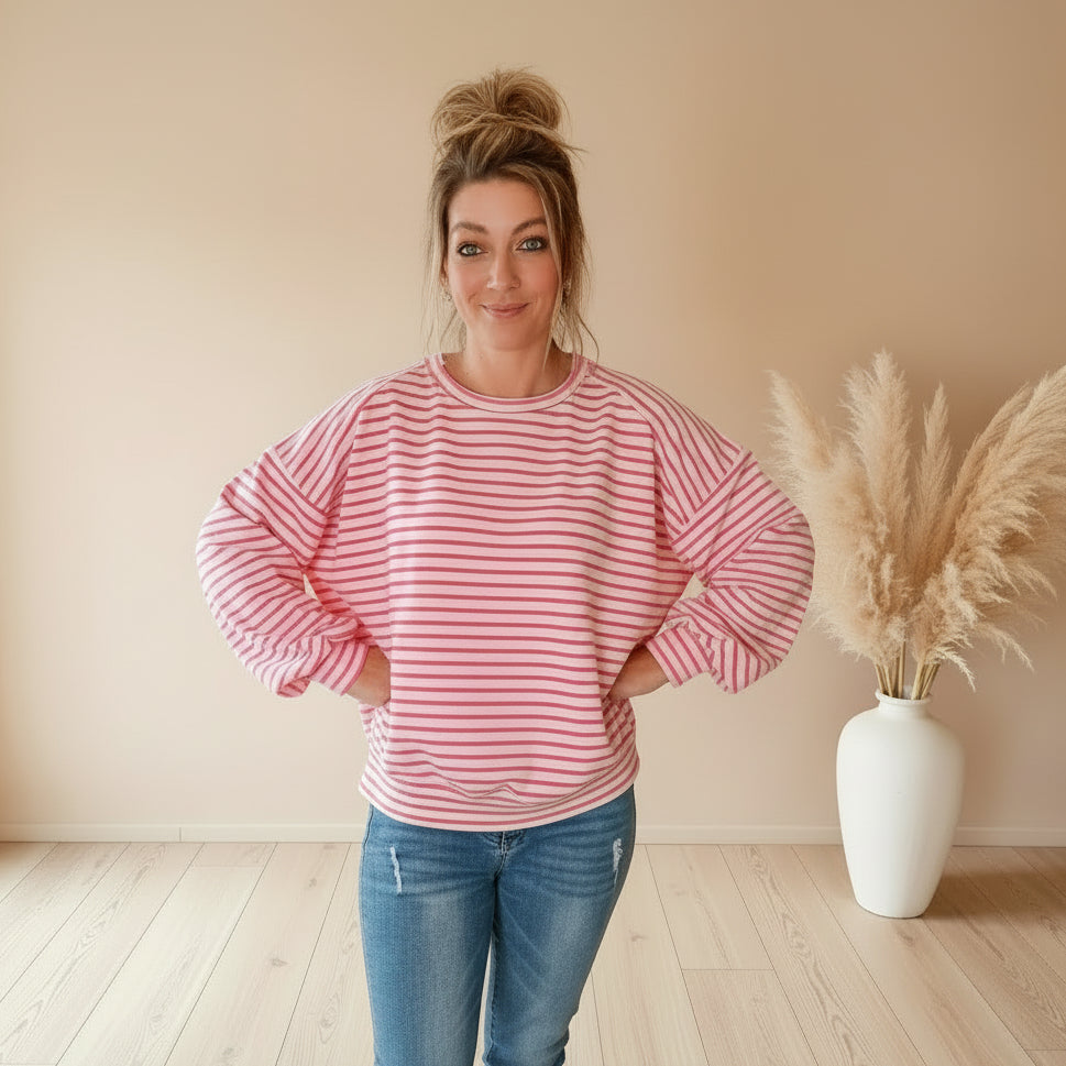 Damen Streifen Sweatshirt in Rosa und Weiß, Frontansicht mit lockerem Schnitt