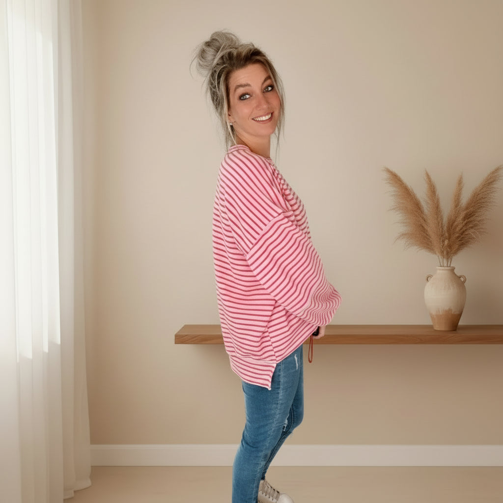 Damen Streifen Sweatshirt in Rosa und Weiß mit kleinem Schriftzug am Ärmel