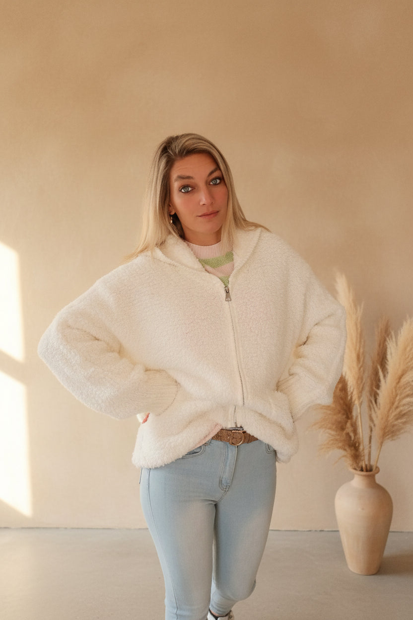 Teddy Jacke Damen weiß – Ganzkörper mit Pampas rechts, Reißverschluss, One Size