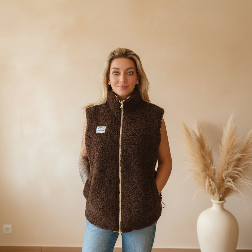 Damen-Wendeweste Leo Teddy in Braun mit hochgeschlossenem Kragen und Reißverschluss