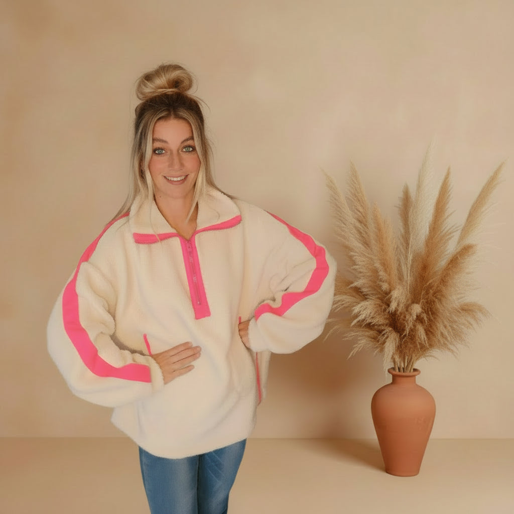 Weißer Teddy Sweater Damen mit neonpinken Ärmelstreifen und offenem Stehkragen