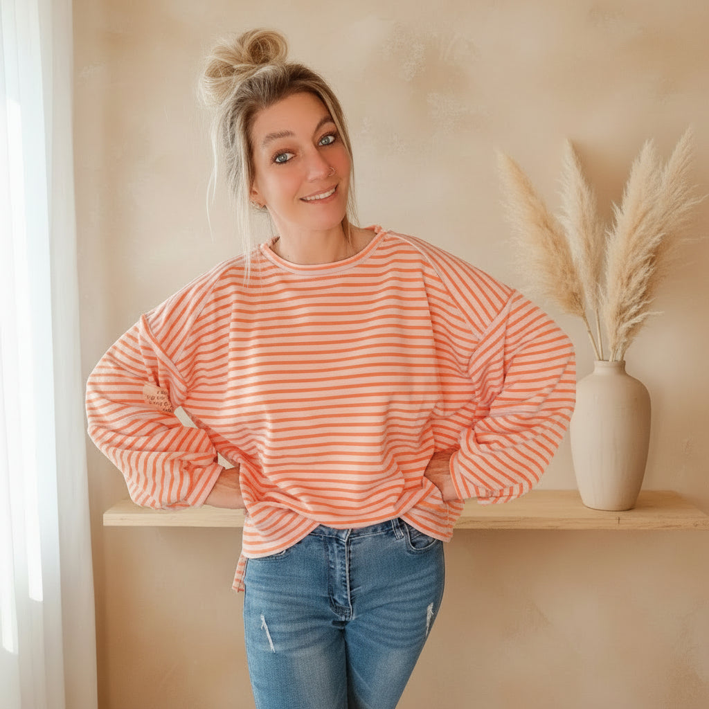 Damen Streifenpullover in Peach und Weiß, lockere Rückansicht