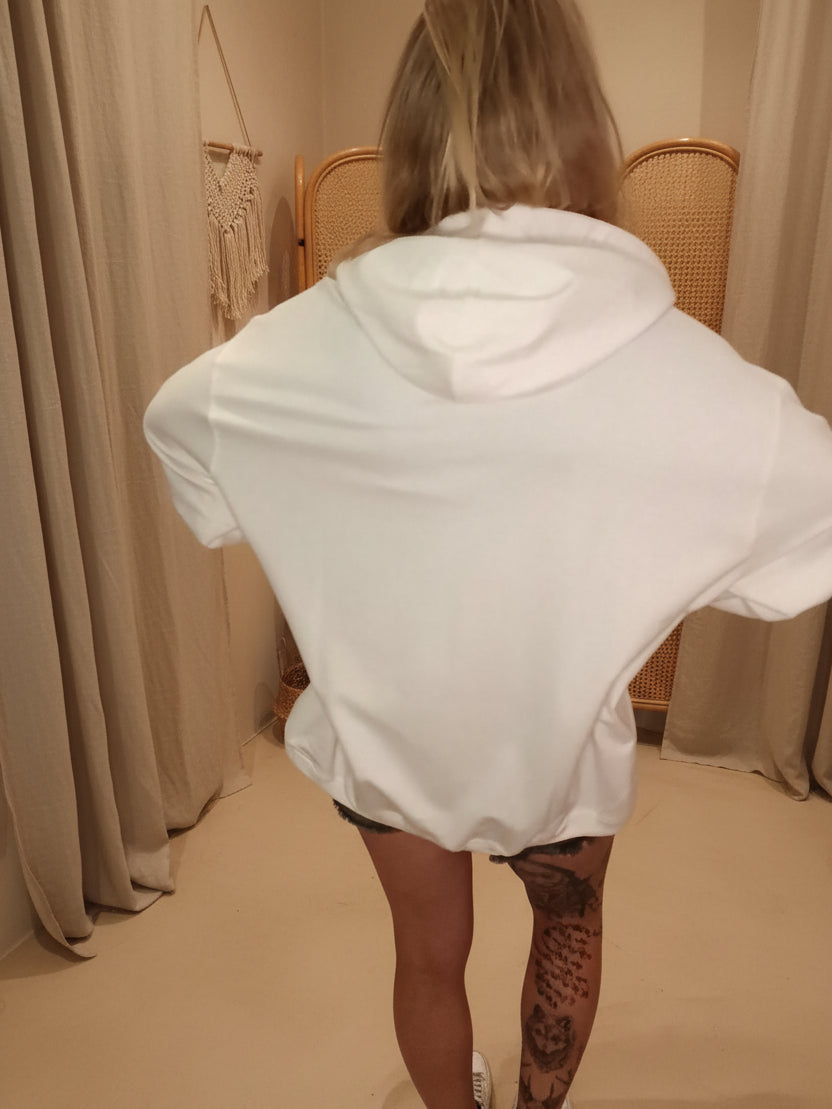Statement Hoodie Damen weiß Rückansicht – Kapuze pinke Kordeln Oversize-Schnitt Boho