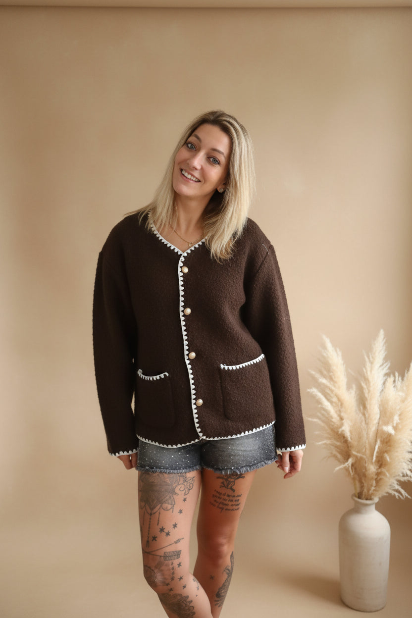 Bouclé Cardigan Damen – Frontansicht Doppel-Pampasgras symmetrisch Editorial Boho
