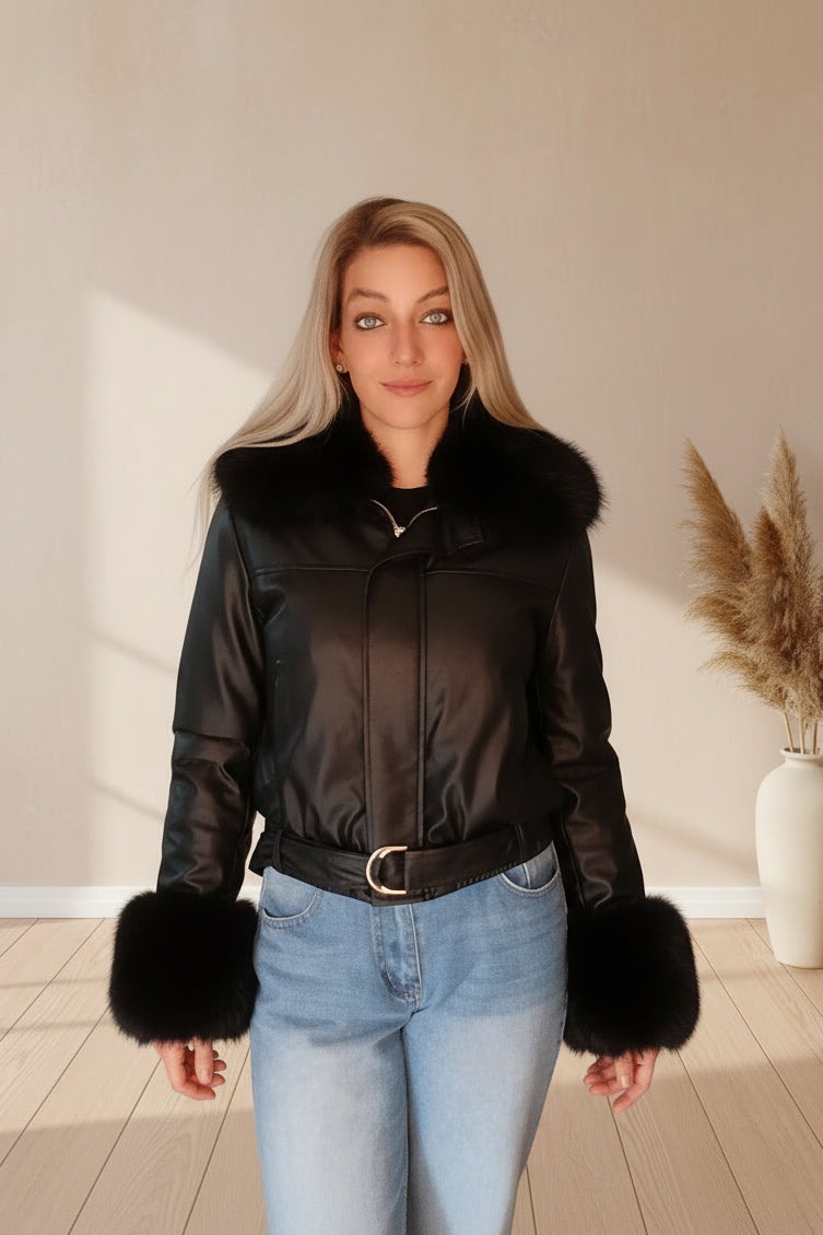 Schwarze Cropped Jacke Damen in Lederoptik mit Webpelzkragen und Fellmanschetten, eleganter Winter-Look