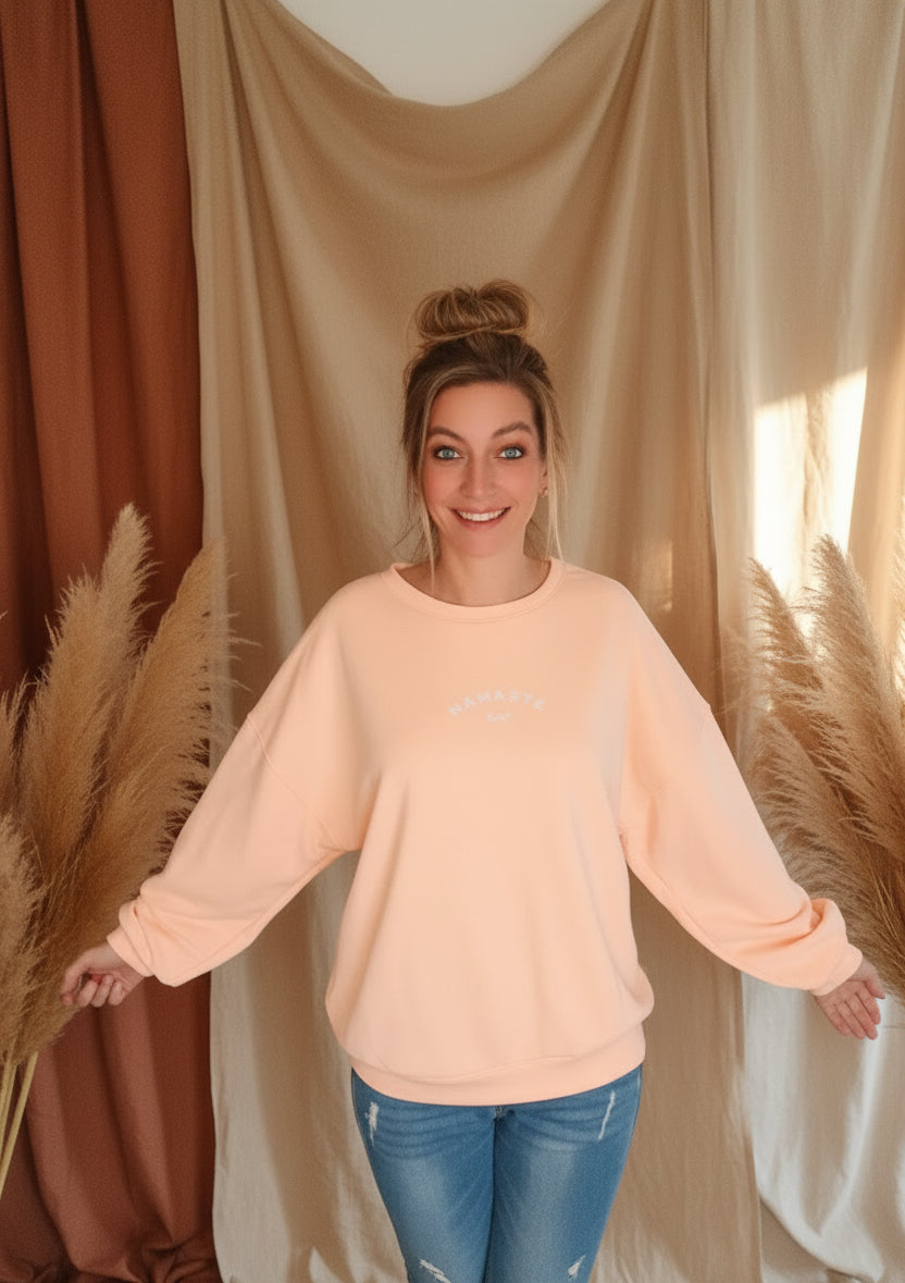 Namasté Sweatshirt Damen Peach, Frontansicht mit lockerem Rundhalsausschnitt
