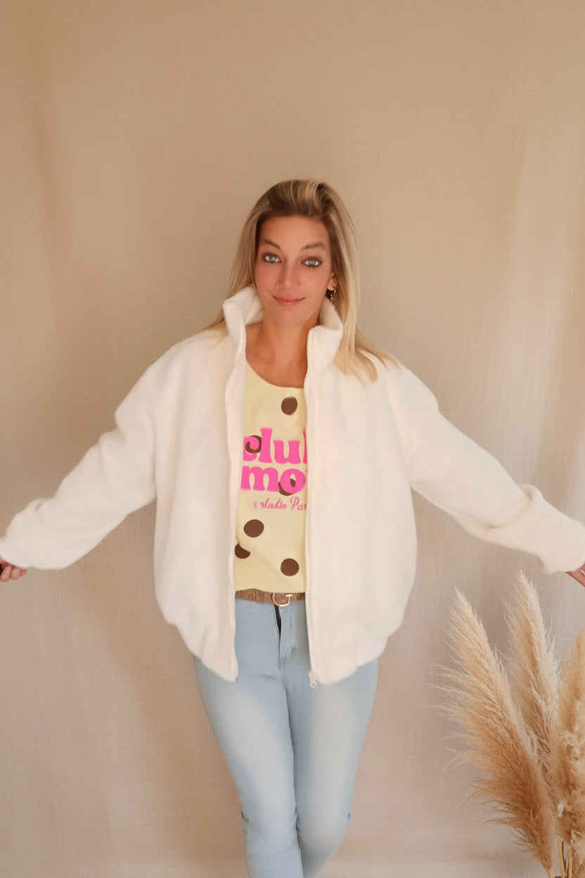 Damen Jacke weiß mit pinken Streifen, Frontansicht mit Pampas-Vase, Boho-Luxe