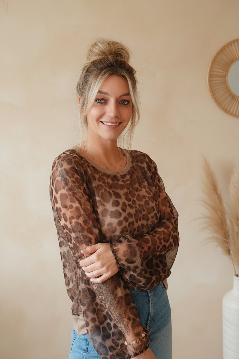 Leo-Oberteil Damen mit Leopardenmuster in Vorderansicht am Model