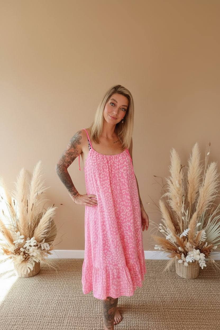 Boho-Luxe rosa Sommerkleid mit Leopardenmuster für Damen