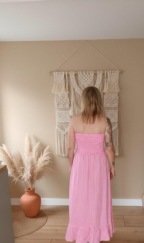 Boho-Luxe rosa gestreiftes trägerloses Maxikleid aus geripptem Stoff.