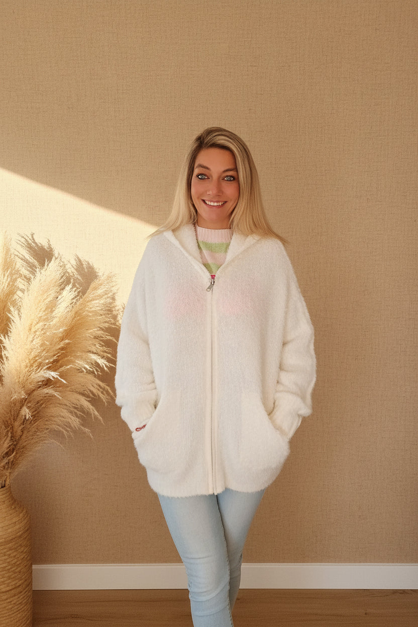 Teddy Jacke Damen weiß – Frontansicht offen, Pampas links, warm & kuschelig