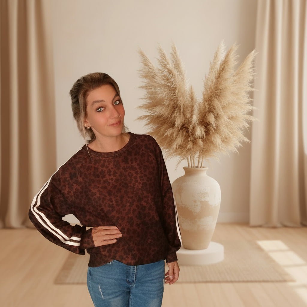 Leo Sweatshirt Damen Braun, Frontansicht mit lockerem Schnitt und elastischem Saum