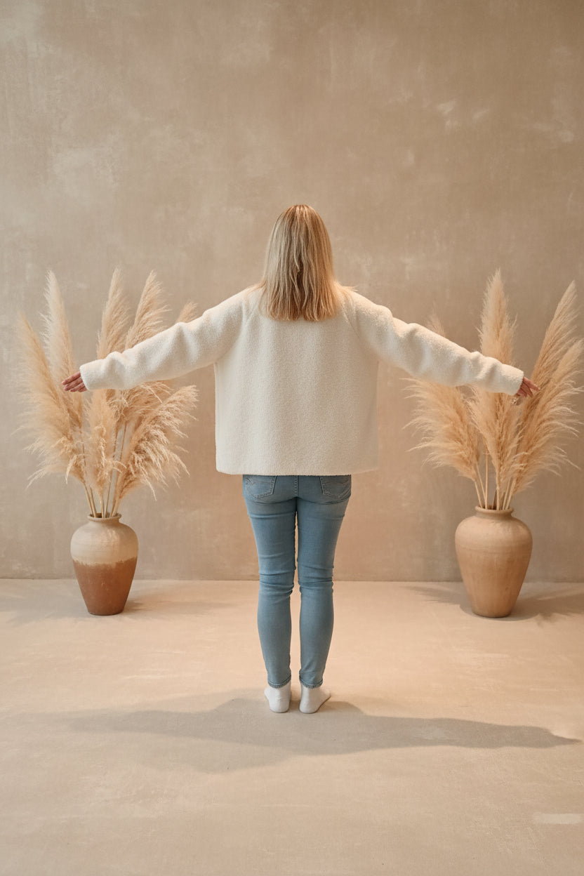 Oversized Fleece Jacke Creme Made in Italy – Ganzkörper Frontansicht
