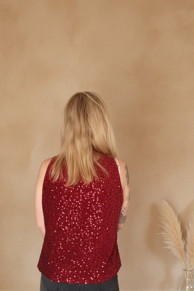 Pailletten-Top Damen Bordeauxrot – Rückenansicht mit Schleifendetail im Nacken