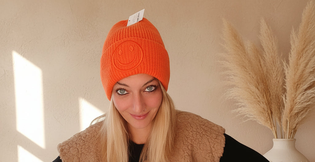 Smiley-Mütze One Size – Hellblau, Creme & Orange - SK-StyleundKompetenz