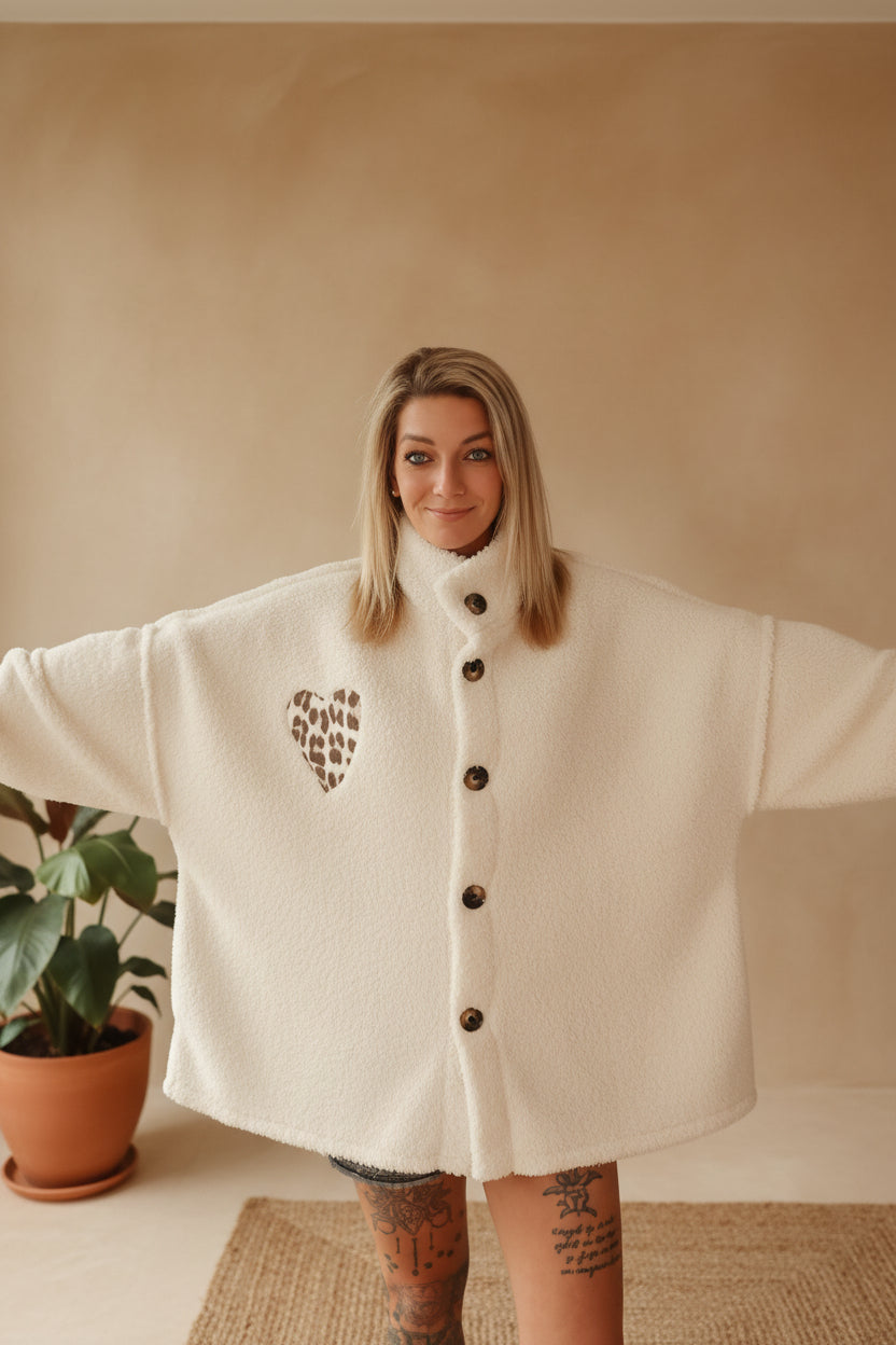 Teddy-Jacke Oversize Frontpose mit Zimmerpflanze – Boho Wohnambiente