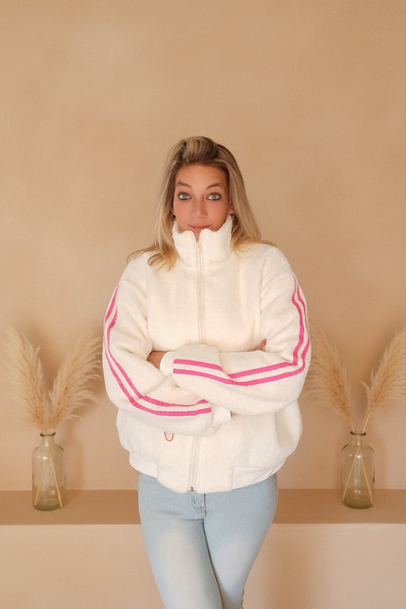 Damen Jacke weiß mit pinken Streifen, Seitenansicht, natürliches Licht