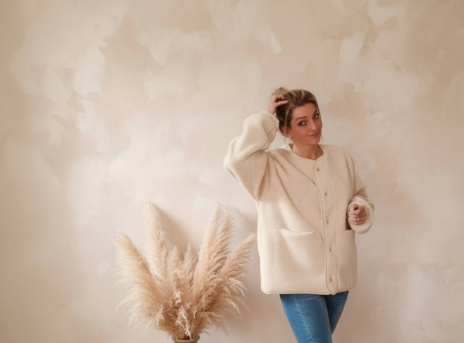 Teddyjacke Damen Weiß – Ganzkörper Styling Boho Interieur