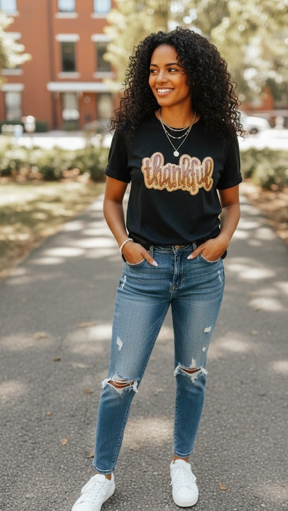 Funkelndes "Thankful" T-Shirt – Zeige deine Dankbarkeit!