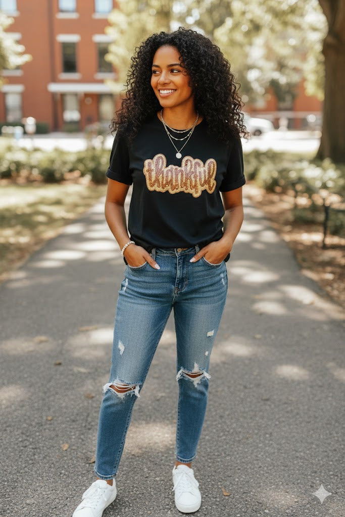 Funkelndes "Thankful" T-Shirt – Zeige deine Dankbarkeit!