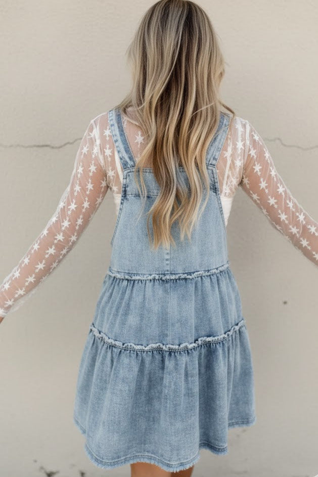 Dusk Blue Denim-Latzkleid mit Stufen-Design