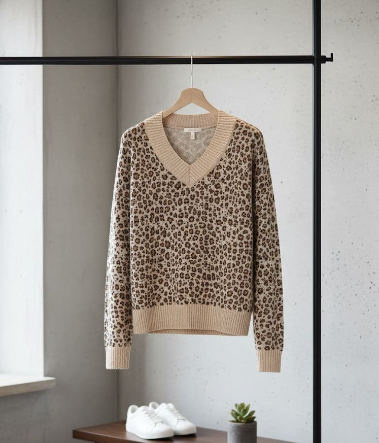 Wilder Chic trifft Gemütlichkeit: Dein Leopard V-Ausschnitt Pullover